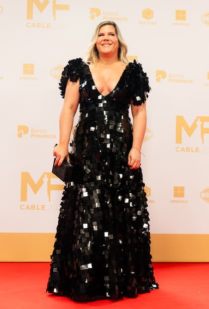 Dominique Metzger eligió un diseño de Camila Romano en tono negro, con escote balconette , con textura de cuadros 3D, totalmente bordado y falda voluminosa