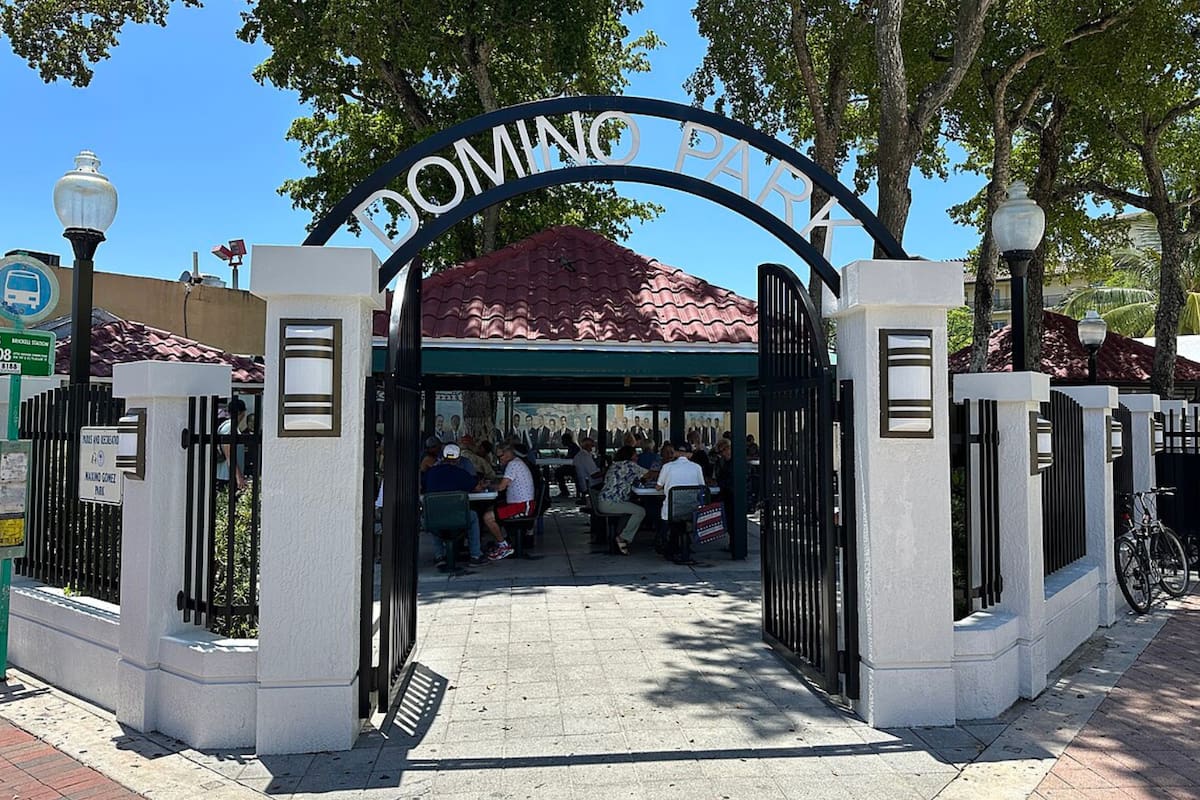 Domino Park en Little Habana, Miami tiene requisitos para poder jugar oficialmente al dominó