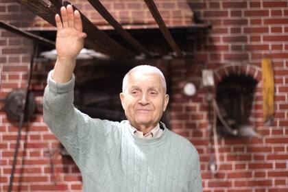 Don Antonio en la cuadra de la panadería