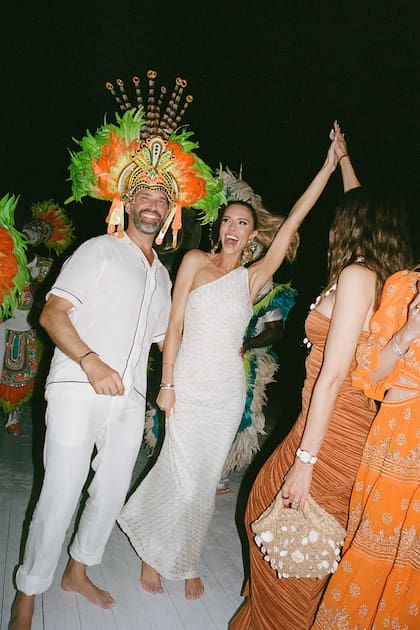 Don optó por un colorido tocado Junkanoo,
típico de las islas Bahamas, que suele usarse
en las fiestas tradicionales y está realizado
con plumas y papel brillante