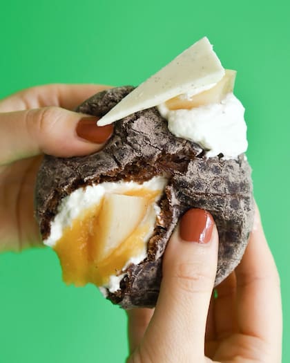 Dona rellena de durazno y vainilla (Instagram @i.m.donut)