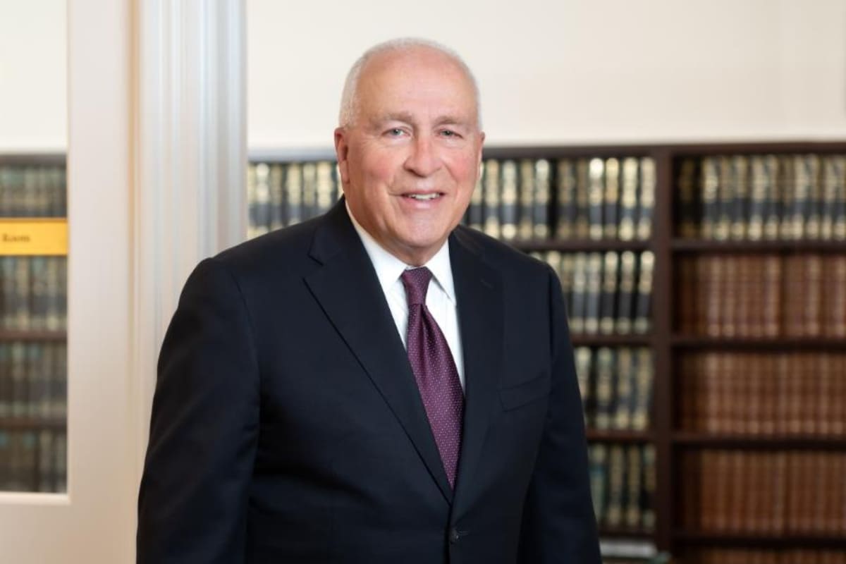 Donald Kinsella fue nombrado como fiscal federal y despedido por el DOJ el mismo día