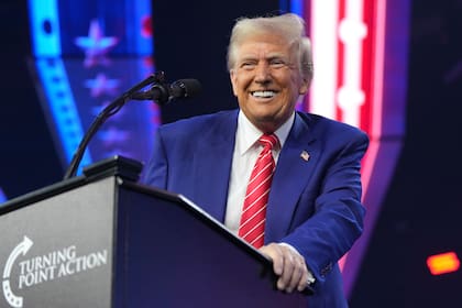 Donald Trump advirtió que Estados Unidos podría imponer un arancel del 100% a los países del BRICS si intentaban crear una moneda destinada a reemplazar al dólar en el comercio internacional