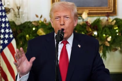 Donald Trump anunció cheques de más de 1700 dólares para ciertos miembros del ejército estadounidense antes de Navidad