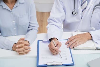 Donald Trump anunció reembolsos de US$500 para casi un millón de afiliados de Obamacare y aseguró que los primeros pagos comenzarán en octubre