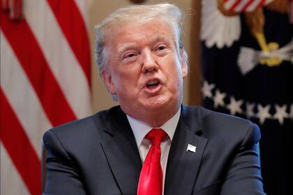 Donald Trump apuntó los cañones contra el gigante tecnológico Huawei