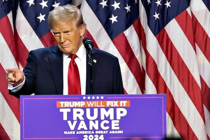 Donald Trump durante el encuentro con sus seguidores en el Palm Beach Convention Center tras sellar su regreso a la Casa Blanca