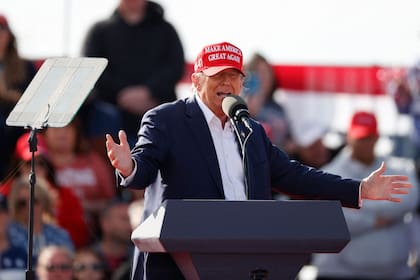 Donald Trump durante su acto de campaña en Vandalia, Ohio. (KAMIL KRZACZYNSKI / AFP)