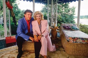 Donald Trump en 1987 con su primera esposa Ivana Trump