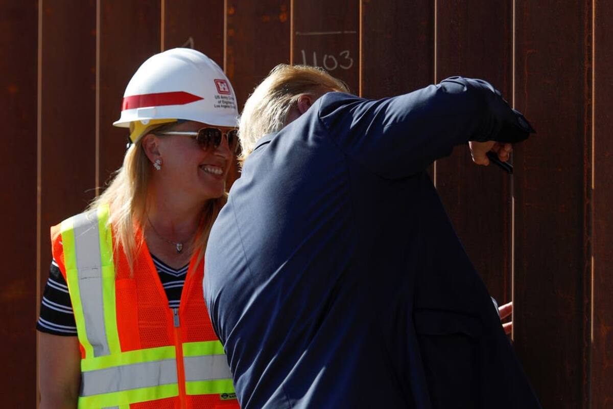 Donald Trump en la frontera mexicana, símbolo de la distancia que mantuvo con la región durante todo su mandato