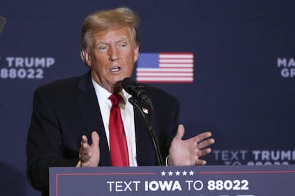 Donald Trump, en un acto de campaña en Coralville, Iowa. (AP/Charlie Neibergall)