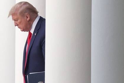 Donald Trump enfrenta crecientes críticas por su respuesta a la pandemia