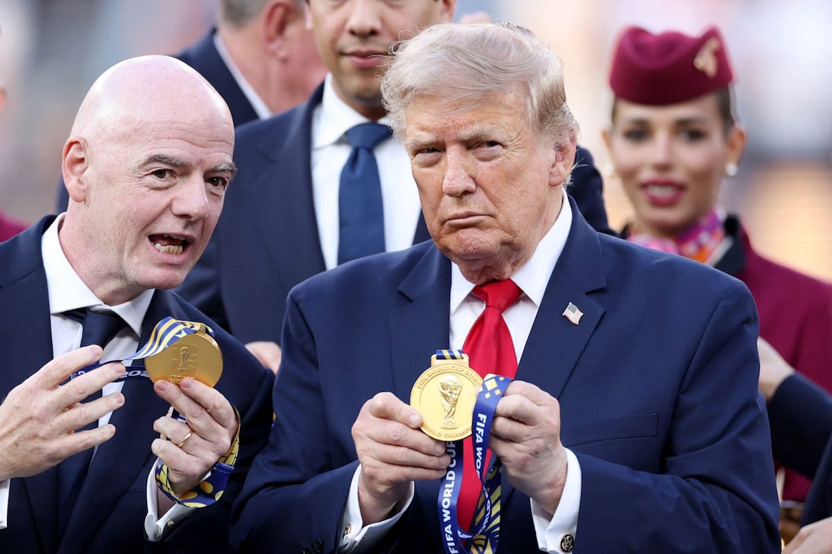 Donald Trump entregó las medallas a los jugadores finalistas