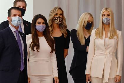 Donald Trump Jr., Eric Trump, Kimberly Guilfoyle, Lara Trump, Tiffany Trump e Ivanka Trump