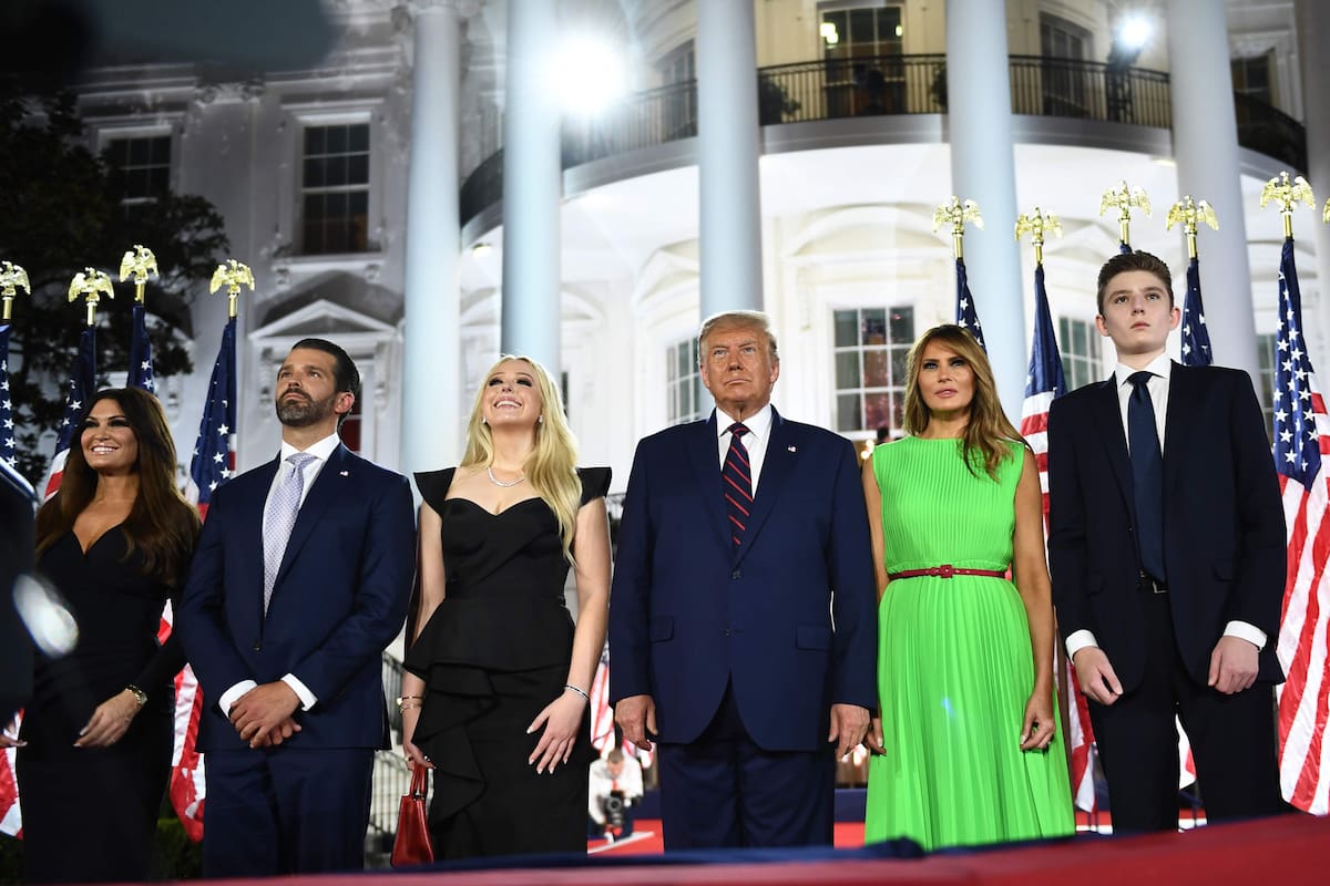 Donald Trump junto a su familia