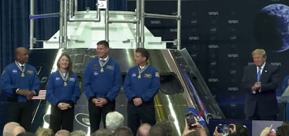 Donald Trump le entregó una Medalla de Honor Espacial del Congreso a cada tripulante