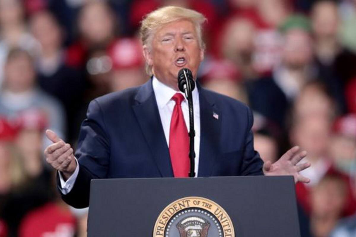 Donald Trump participó en un acto público al mismo tiempo que la Cámara de Representantes votaba a favor de su juicio político