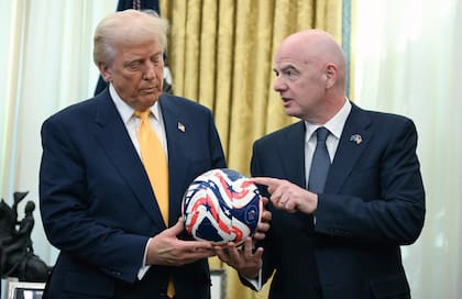Donald Trump, presidente de Estados Unidos, y Gianni Infantino, máximo dirigente de la FIFA