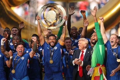 Donald Trump se encargó de entregar el premio en conjunto con Gianni Infantino