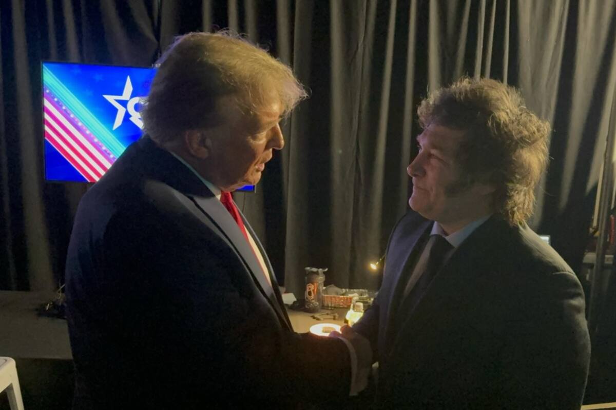 Donald Trump se saludó con Javier Milei