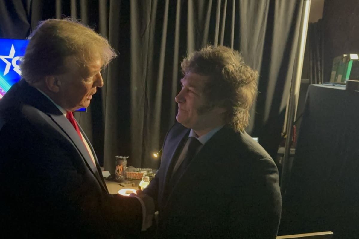 Donald Trump se saludó con Javier Milei