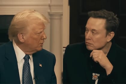 Donald Trump y Elon Musk buscan lograr un equilibrio fiscal mediante estos recortes en los presupuestos estatales (Archivo)