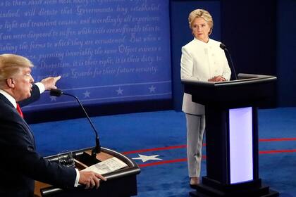 Donald Trump y Hillary Clinton en Las Vegas, durante el último debate antes de las Elecciones