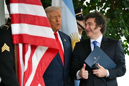 Donald Trump y Javier Milei en la previa a la reunión bilateral en la Casa Blanca, el 14 de octubre