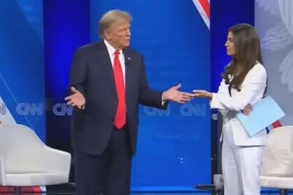 Donald Trump y Kaitlan Collins, en el foro presidencial de CNN