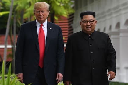 Donald Trump y Kim Jong-un se pasearon por los alrededores del hotel Capella, luego del almuerzo bilateral