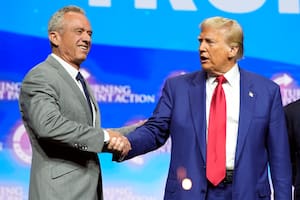 Donald Trump y Robert F. Kennedy durante un acto de campaña en Duluth, Georgia (Archivo)