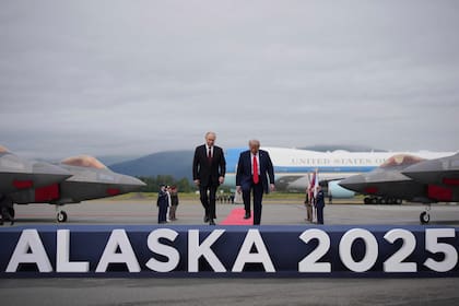 Donald Trump y Vladimir Putin llegan a la base Elmendorf-Richardson en Anchorage, Alaska (Archivo)