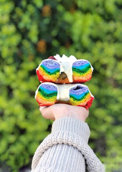 Donas creadas para el Día del Orgullo por Donut Garage
