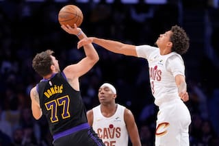 Doncic anota 42 puntos y Lakers doblegan a Cavaliers por 127-113