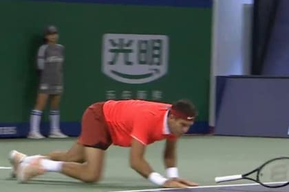 Donde empezó todo: la caída en Shanghai, en octubre de 2018, cuando la rodilla comenzó a ser un problema para Del Potro