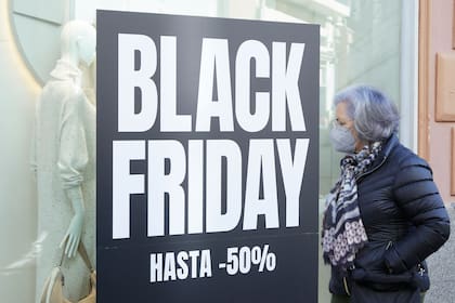 Dónde encontrar las mejores ofertas del Black Friday y cómo impacta el dólar tarjeta en las compras