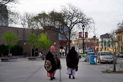 ¿Dónde estaría EE.UU. sin nosotros? Comunidad de refugiados impactada por límites de la Casa Blanca