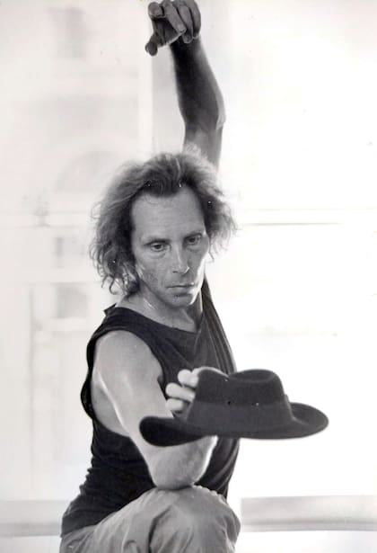Donn ensaya un tango con sombrero, en 1992, en Buenos Aires, meses antes de su muerte