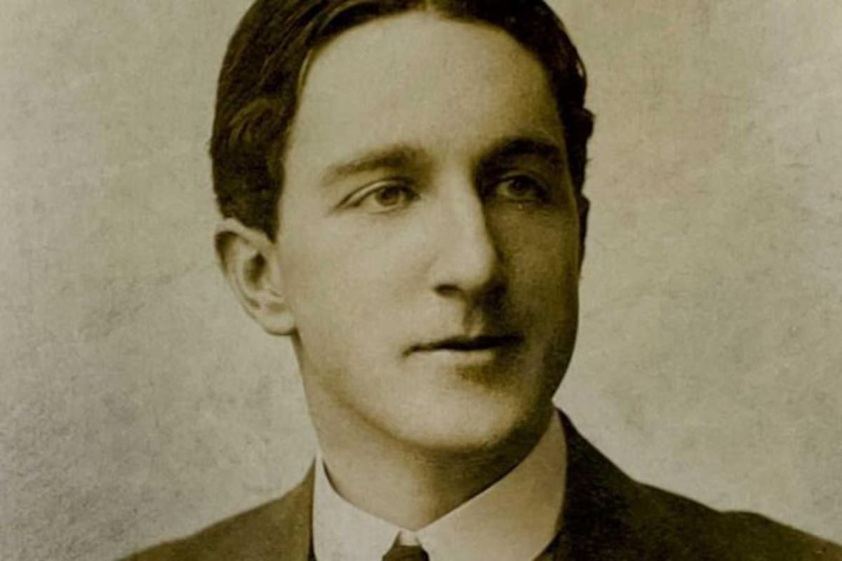 Donnie MacRae creció en Gairloch, una aldea en la costa oeste de Escocia, y era un sastre talentoso