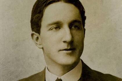 Donnie MacRae creció en Gairloch, una aldea en la costa oeste de Escocia, y era un sastre talentoso