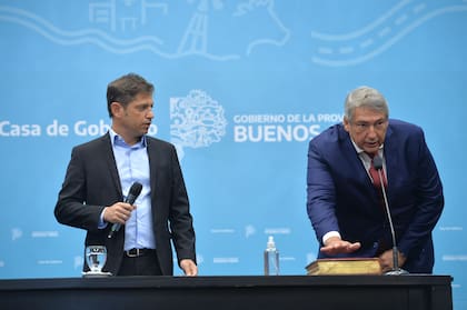 D'Onofrio, el jueves, al jurar como ministro de Transporte, ante la mirada de Kicillof
