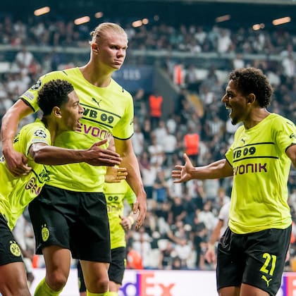 Donyell Malen, en Borussia Dortmund, junto con Erling Haaland y Jude Bellingham