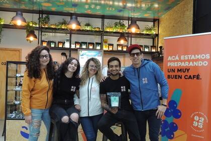 Dora Garrido, Milagros Bujía (barista de Café 0295) , Elizabeth Porth, Jorge Murillo (barista) y Mario Carrero
