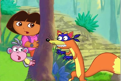 Dora la exploradora junto su inseparable Botas, el mono azul, frente a Swipper: el zorro malvado de la serie.
