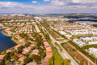 La transformación de una zona pantanosa a una ciudad vibrante para amantes del golf