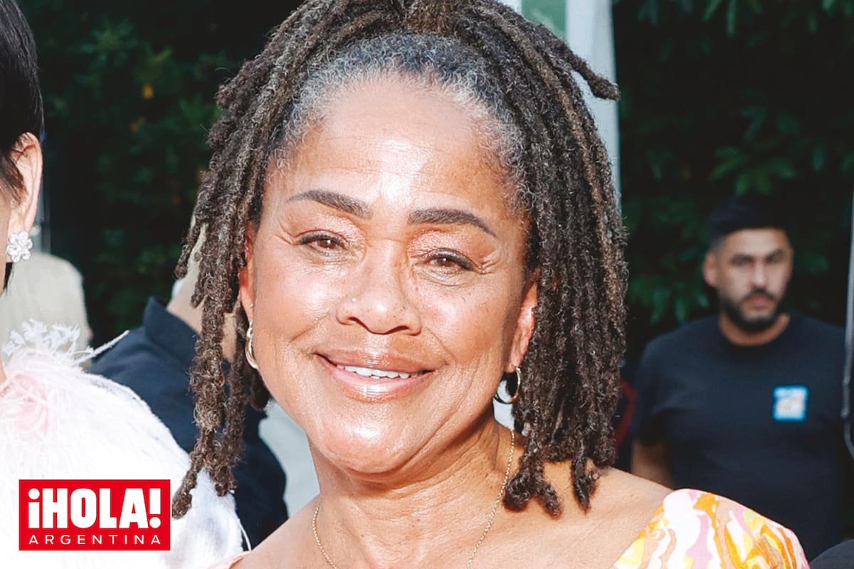 Doria Ragland, la mamá de Meghan Markle, tiene 66 años, un título como trabajadora social y trabajó como instructora de yoga y maquilladora en Los Ángeles.