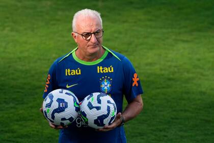 Dorival Junior dejó su cargo como DT de Brasil tras la derrota con Argentina en el Monumental; lo reemplazará Ancelotti