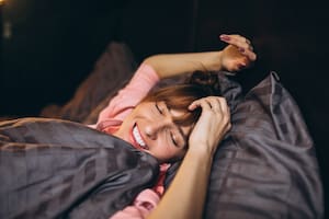 Dormir bien es fundamental para la memoria y el bienestar (Foto: Freepik)