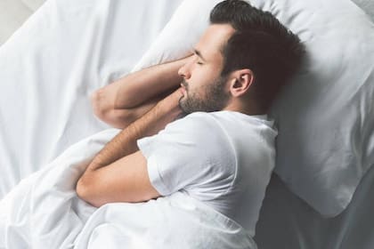 Dormir en la posición incorrecta puede estar lastimando tu columna vertebral sin saberlo