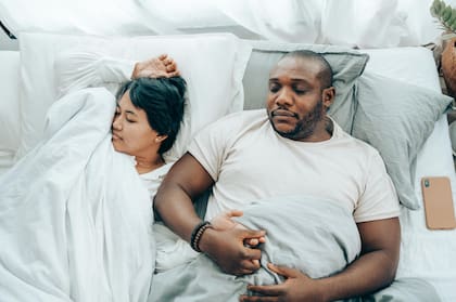 Dormir mal puede causar problemas físicos y mentales, como fatiga, dolor de cabeza, accidentes y enfermedades (imagen ilustrativa)